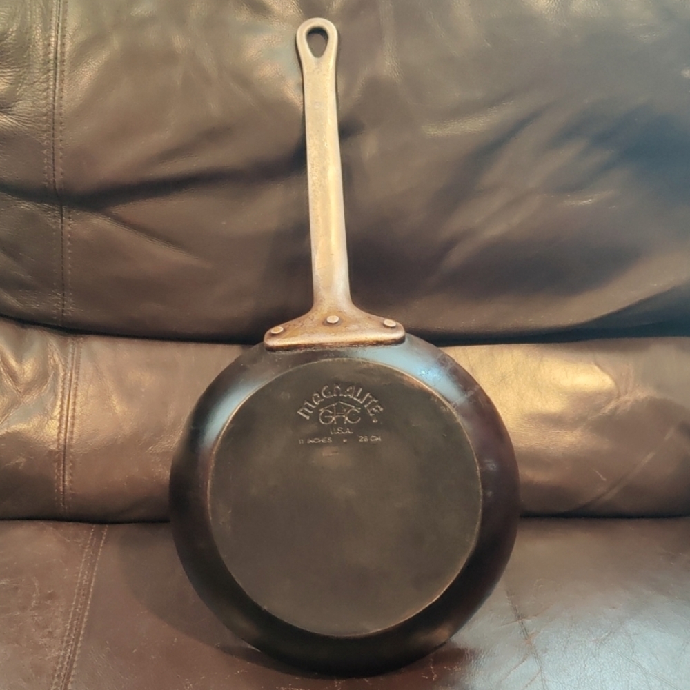 Black Magnalite 11" Skillet Heavy